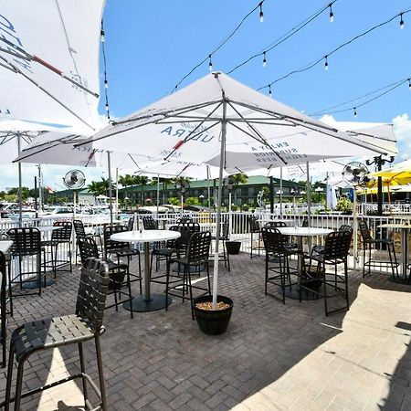 Remodeled, Huge Pool, Tiki Bar & Grill, Quiet Room Sarasota Extérieur photo