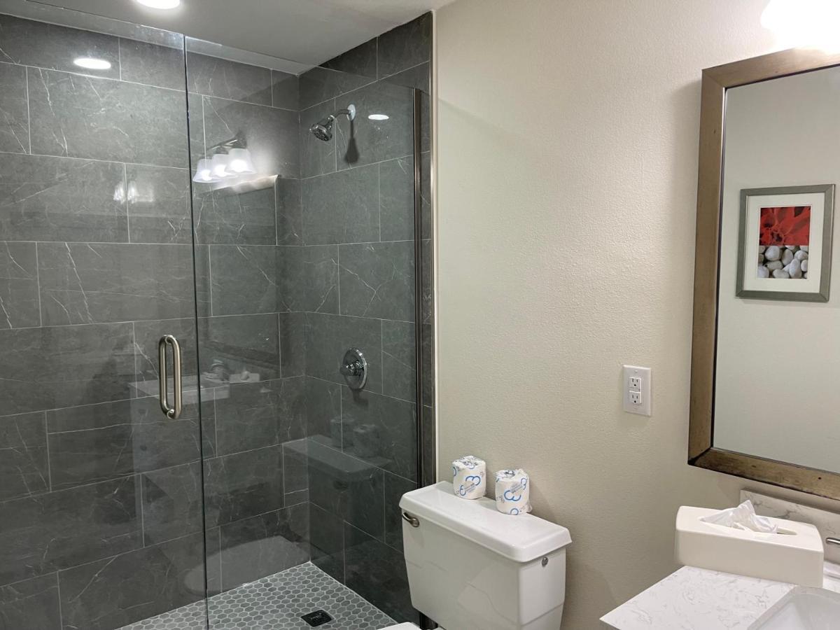 Remodeled, Huge Pool, Tiki Bar & Grill, Quiet Room Sarasota Extérieur photo