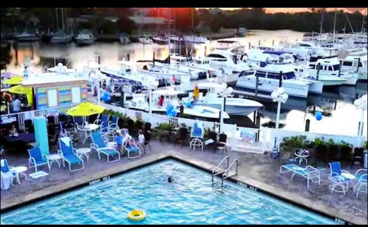 Remodeled, Huge Pool, Tiki Bar & Grill, Quiet Room Sarasota Extérieur photo