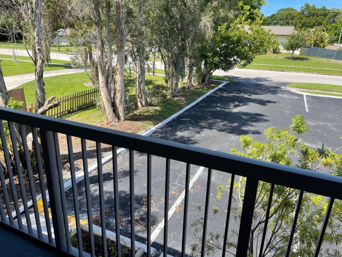 Remodeled, Huge Pool, Tiki Bar & Grill, Quiet Room Sarasota Extérieur photo