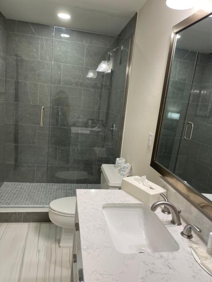 Remodeled, Huge Pool, Tiki Bar & Grill, Quiet Room Sarasota Extérieur photo