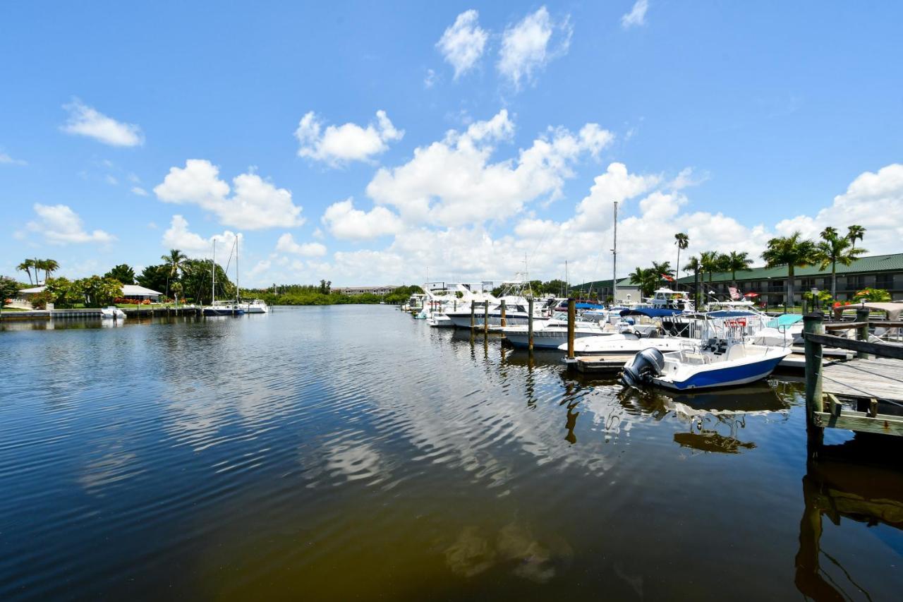 Remodeled, Huge Pool, Tiki Bar & Grill, Quiet Room Sarasota Extérieur photo