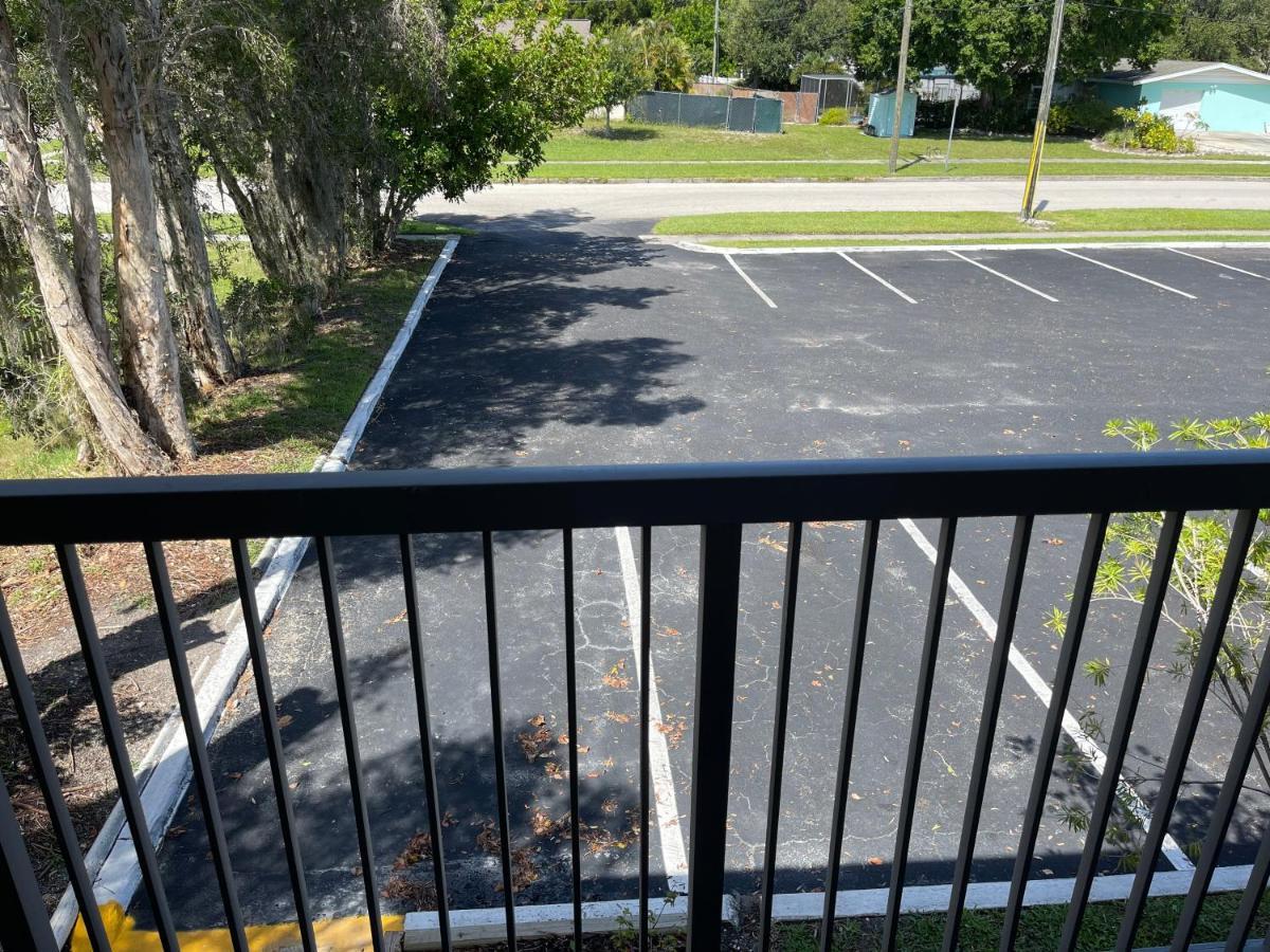 Remodeled, Huge Pool, Tiki Bar & Grill, Quiet Room Sarasota Extérieur photo