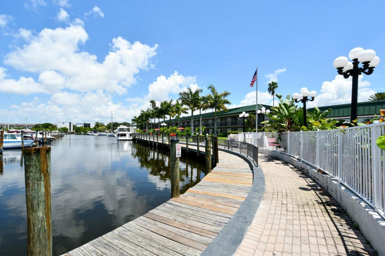 Remodeled, Huge Pool, Tiki Bar & Grill, Quiet Room Sarasota Extérieur photo