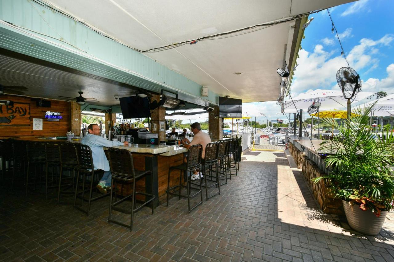 Remodeled, Huge Pool, Tiki Bar & Grill, Quiet Room Sarasota Extérieur photo