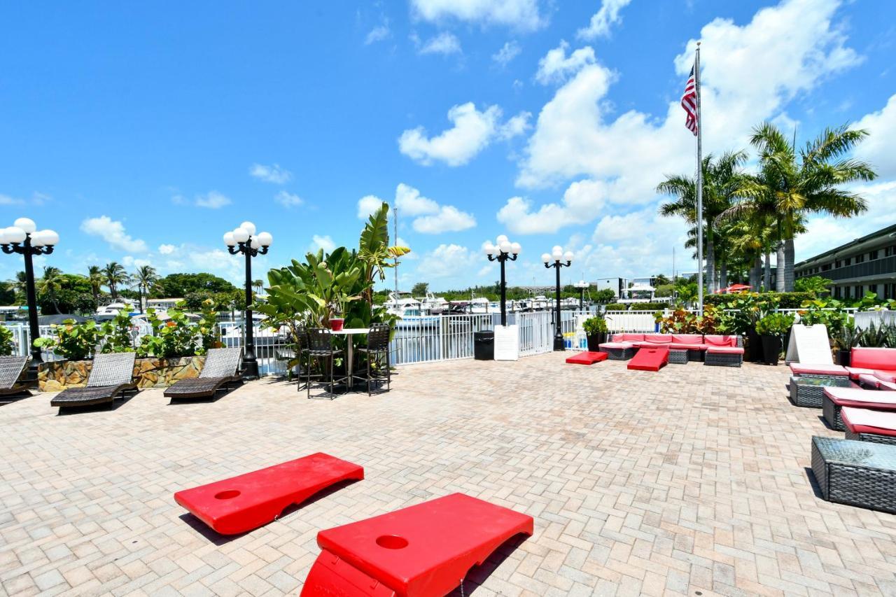Remodeled, Huge Pool, Tiki Bar & Grill, Quiet Room Sarasota Extérieur photo